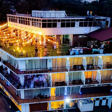 Sky View Grand Hotell Kandy Exteriör bild